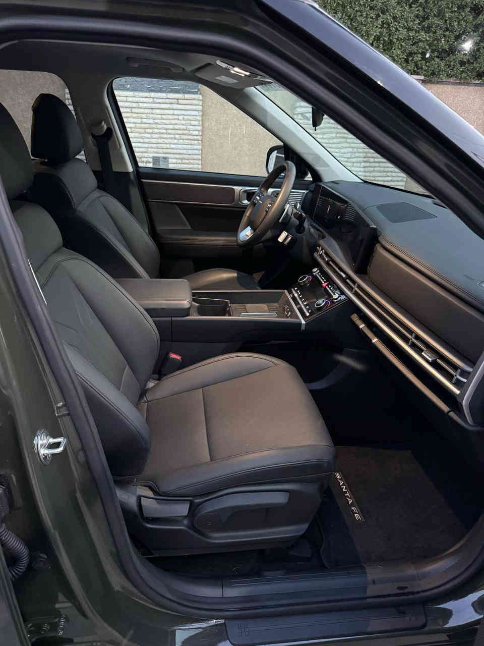 هونداي سنتافيا 2024 XRT فول مواصفات
وارد امريكي زيرو ماشية 3 الف مايل فقط
مواصفاتها 
كير تعليك
فور ويل
بصمة ابواب وبصمة تشغيل
صندوك كهرباء
هندبريك بصمة
شاحن واير ليس
فتحة سقف
كشنات جلد 
حساسات امامية وخلفية
رادارات امامية وخلفية وجانبية
فول تحكمات استيرن
ثلاث قطع تبريد
سبعة راكب
شاشة لمس
اربعة أنظمة قيادة
السياره جديده
السياره حره بدون ارقام وباسمي 
السعر 255 صور الحادث مرفق بلمنشور 
***********
