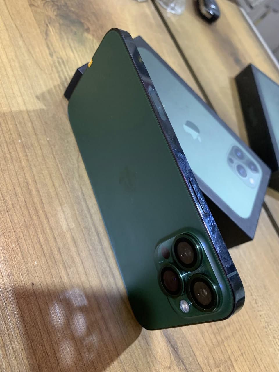 13برو ماكس كلش نضيف لون مميز زيتوني بطاريه 94السعر 600 مكاني شط العرب التنومه ***********
