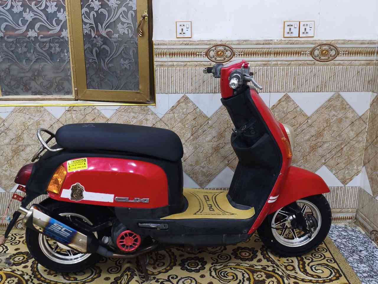 سلام عليكم: دراجه ماكس بليس الدراجه نضيفه شوفت عينك وبشه بلاد49ودرجه مزوده خارجي صالصه طلقه ويلاه رياضي والمحرك جيب وياك فيتر يفحصه وشرطلك الدرجه كابرته ما مفتوحا بيها': الرقم ***********
