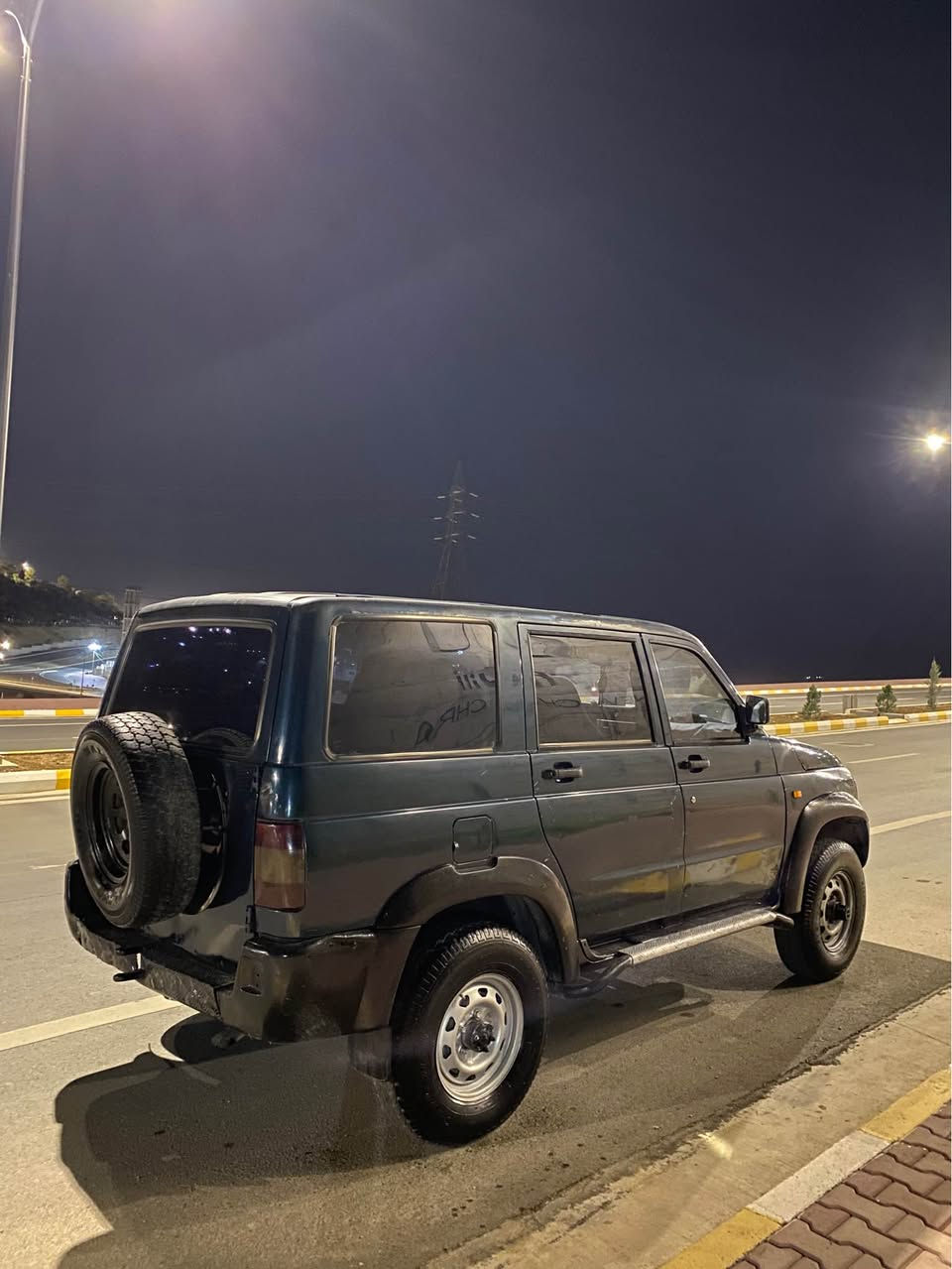 جێب واز مۆدێل ٢٠٠٠  دەبڵ ئاکسل مەکینەی بەتە بەشەرتی ١٠٠٠ فیتەر تەقەو ڕەقەی نیە پاتری تازەیە ڕۆن و سیوەیلی گۆڕاوە گەرمی مەزبوتە ٤تایەو ویلی پاتڕۆڵی لەژێرە بێ دەعمو لێدراوە دەمار بۆ دەماری بەشەرت بەنزین زۆر کەم ئەخوات       ناوی لۆک لۆکە گاعی کامل تێگیراوە.  کارەبای هەمووی ئیشدەکات   سەیارەکە ئاڕمی پلاستیکی سلیمانی بوە ئارمەکەی ون بووە بە شەرتی ئەوەلیات ئەیفڕۆشم لە ڕەسما چۆنە ڕوبەڕو زۆر جوانترە  سعریشی ٢٦ گەڵاو مەعامەلەیەکی کەم. گۆڕینەوەش ئەکەم لەسەر دڵگرتن *********** السليمانية, العراق
