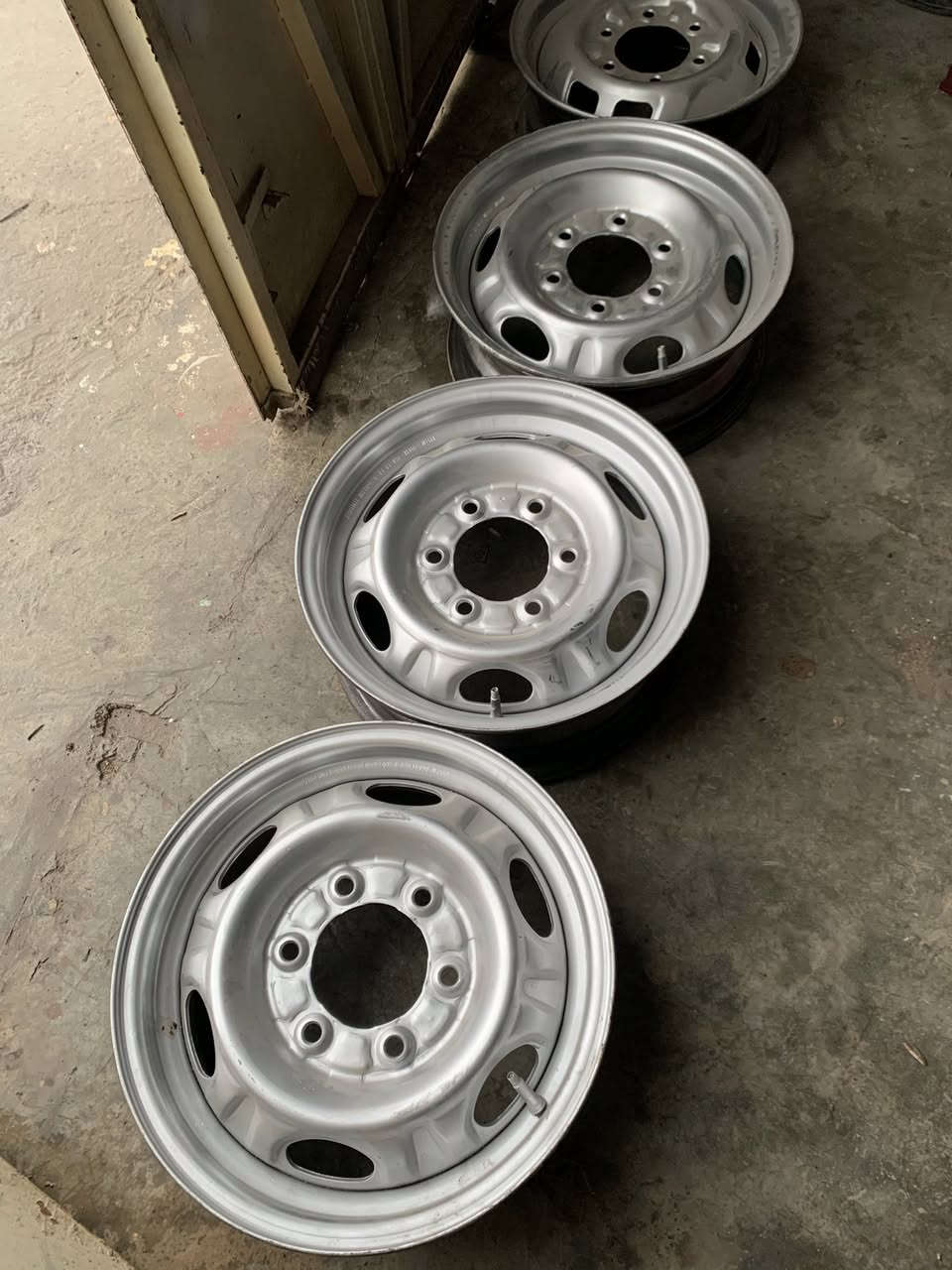 چوار ویلی نیسان پیکاب قیاسی ١٥ زۆر پاکە خواری و تەقیوی تیان نیە نرخی ١٥٠ و مەعمەلە ژم ***********
