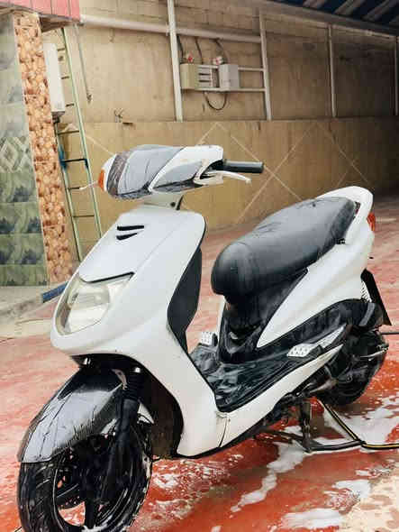 سكنس نثيه نضيفه 

كفرات بلادي 

كهربائيات كله شغاله 

دبل إشاره يمنه يسراً

لايت عالي 

تايرات جدد 

مكينه مفتوحه 

دبلات شغاله 

عداد السرعه اني مالصه 

السعر 450 وبيه مجال للشراي 

بيه سستم سماعات هاذا وحد أبيعه الاك وذا متريده اشيله 

***********
