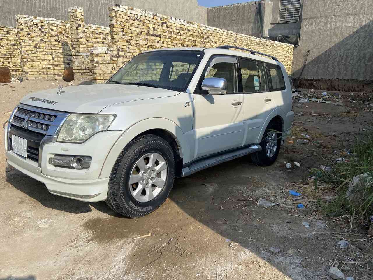 السلام عليكم 
سياره نوع متسيبوشي(بايجيرو) للبيع
موديل 2009 محدثه 2018
السياره نضيفه جداً مابيها اي عيب
مكفوله كفاله عامه من الضربه والصبغ موجود لها سونار
السياره حبتوره عدا الدمام
كراسي كهربائيات مال السياق والصدر
محرك مامفتوح على الفحص
سنويه لل28 تحويل ثاني يوم 
كهربائيات أيرباك كله شغال
باتري جديد أصلي اشترينا ب110
تخم تاير نضاف
تبريد 3 قطع تدفئه تبريد كله شغال مع شاشه لمس ونضام كاميرا خلفيه مع الرجوع 
السياره شلعه ومعدل جداً قويه ومعروفه بالسرعه والرزانه جامات شفط 6سلندر وارد خليجي رقم بغداد.

السعر (140ورقه) وبيها مجال
العنوان (بابل-حله-مركز المدينه-قرب جسر الهنود)
رقم الهاتف للأستفسار أكثر
***********
(أبو أحمد)
