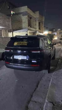 جيب كراند شيروكي اسود لمتدد رقم بغداد انكليزي بأسمي موديل 2023 وارد ام...