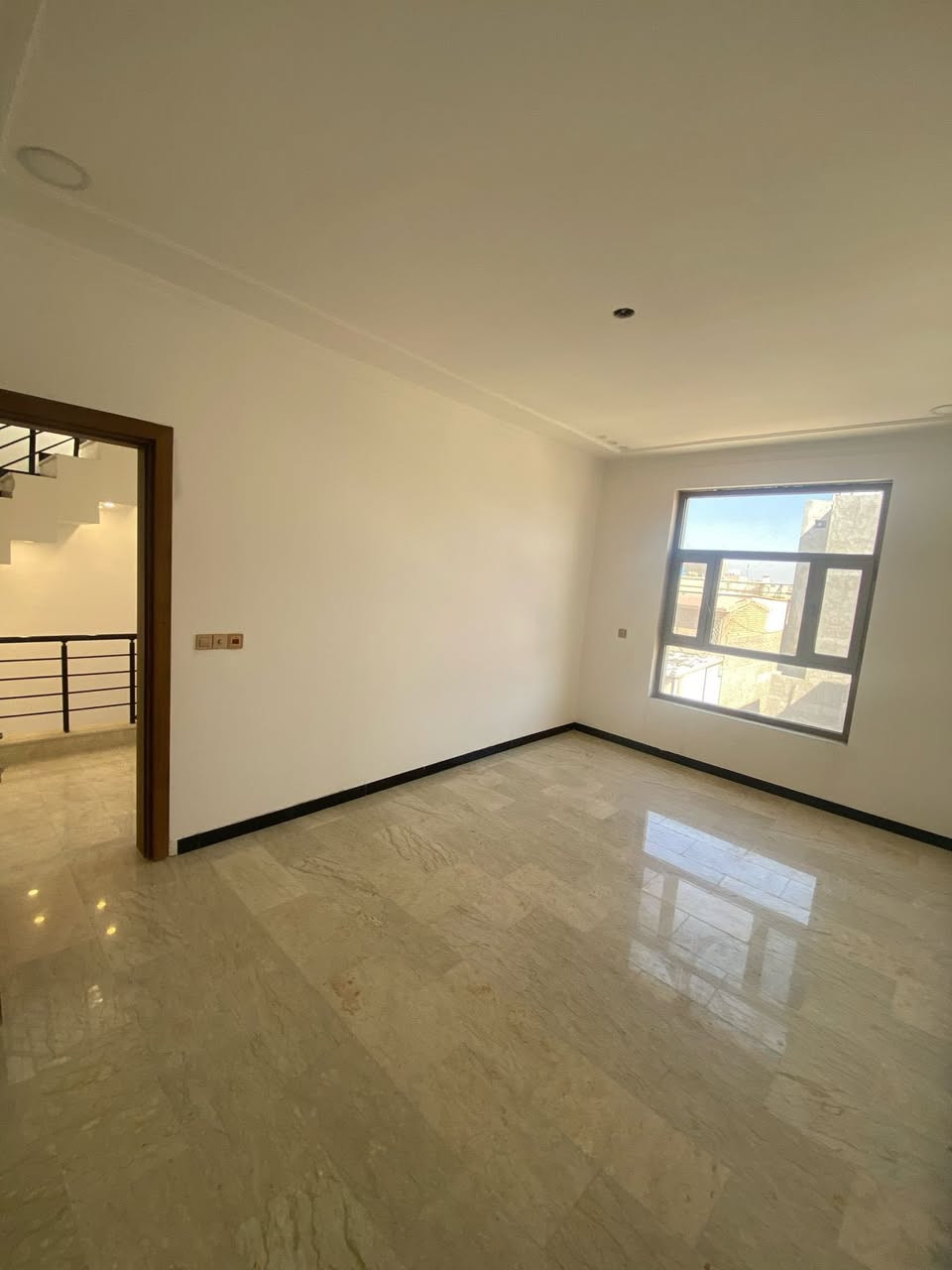 دار للايجار مساحه 110م يتكون 5 غرف نوم 3حمام وصاله مدخلين واجه 7 بناء حديث محله 710 للاستفسار الاتصال ***********
مكتب الربيعي للعقار والمقاولات
