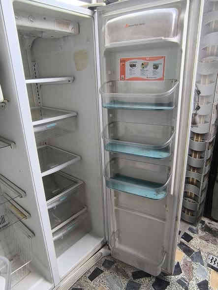 السلام عليكم ثلاجه ومجمده بيهه براد عل شغل العنوان البلديات شارع المصرف والسعر ،٢٥٠ ،) وبيه مجال ***********
