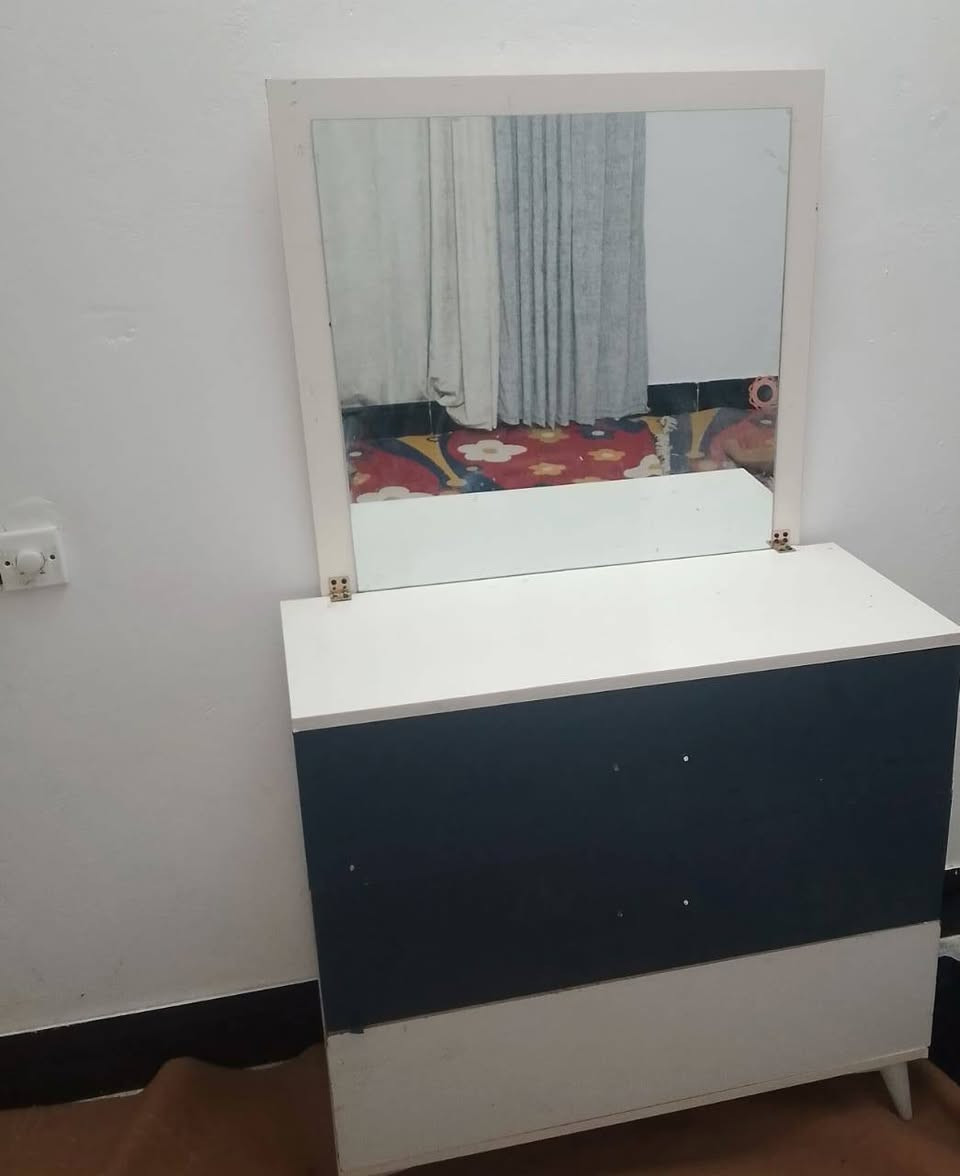 كنتور 3 خانات للبيع مع المراية 
مكاني الحمزة الشرقي فتح ونقل وشد عليه 
السعر 175 بشرط تجي اتشوف بعينك وتقتنع ياله افتحه واشدهه الك 
الشراي يراسلني أو يتصل ***********
