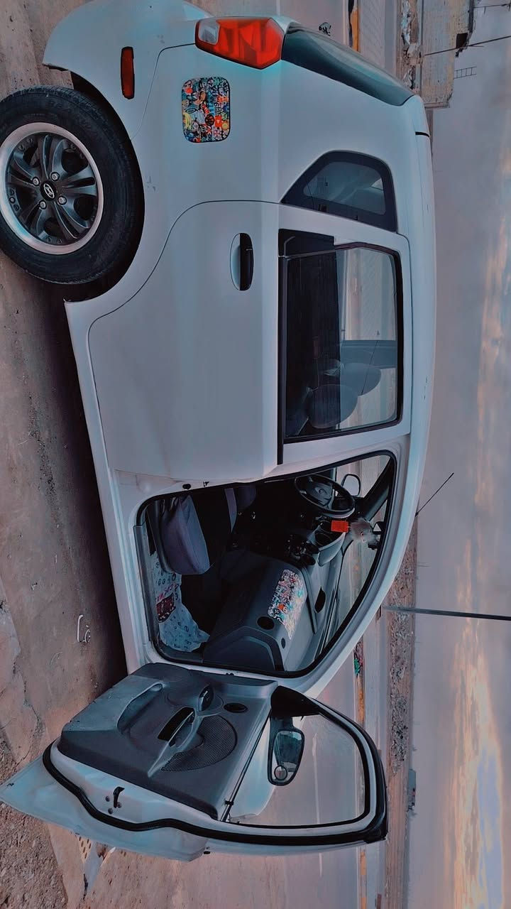 السلام عليكم 
سيارة نوع افيو هاج باك
مكينة 1600
كير اوتماتيك 
ويل كب رياضي +تخم تاير جديد
اربع جامات كهربائي 
دوشمة شكنات جدد 
السيارة بيها حزام صبغ فقط للجمالية 
الباقي كله مكفول كير مكينة 
رقم انكليزي بسمي  تحول ثاني يوم 
ااسعر 40 ورقة وبية مجال بسيط 

العنوان الحسينية مال الراشدية 
*********** بي واتساب
