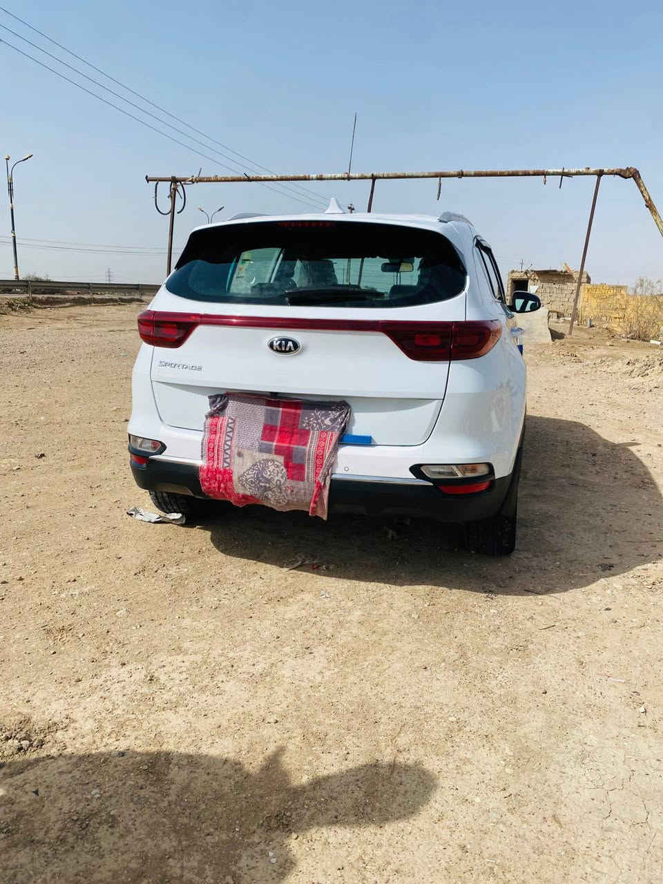 سلام عليكم سبورتج موديل 2021 سياره بيهه قطعتين صبق  سياره ماشيه 60 عنوان بغداد بسمايه غير متواجد على فيس أتصل وتدلل *********** سعر السياره 165ورقه
