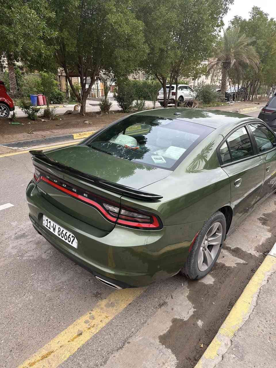 سلام عليكم 
جارجر موديل 21 خليجي 
 لون مميز زيتوني 
‏V6  مكينه 3600
مواصفات sxt
شاشه وسط 
كامره وحساس خلفي
كار بلي
تشغيل عن بعد 
مكفوله كفاله عامه عدا الباب الخلفي عكس سايق بي صبغ رش فقط بدون فتح
رقم بغداد
***********
المكان بغداد - العامريه
