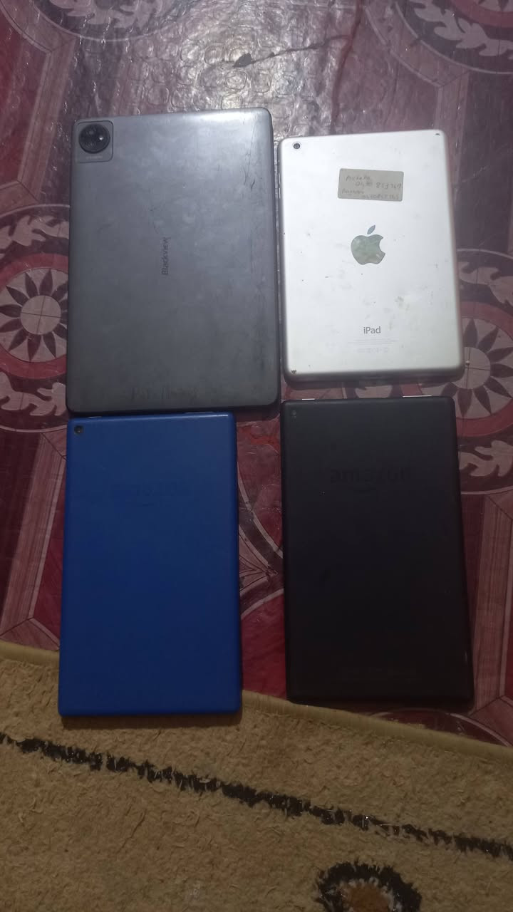 ايبادات ٤ اثنين شغلات بس ميفتحن ماعرف شبيهن اعتقد رمز ولبقيه طافيات شلع ب٧٠ الف ***********وتساب
