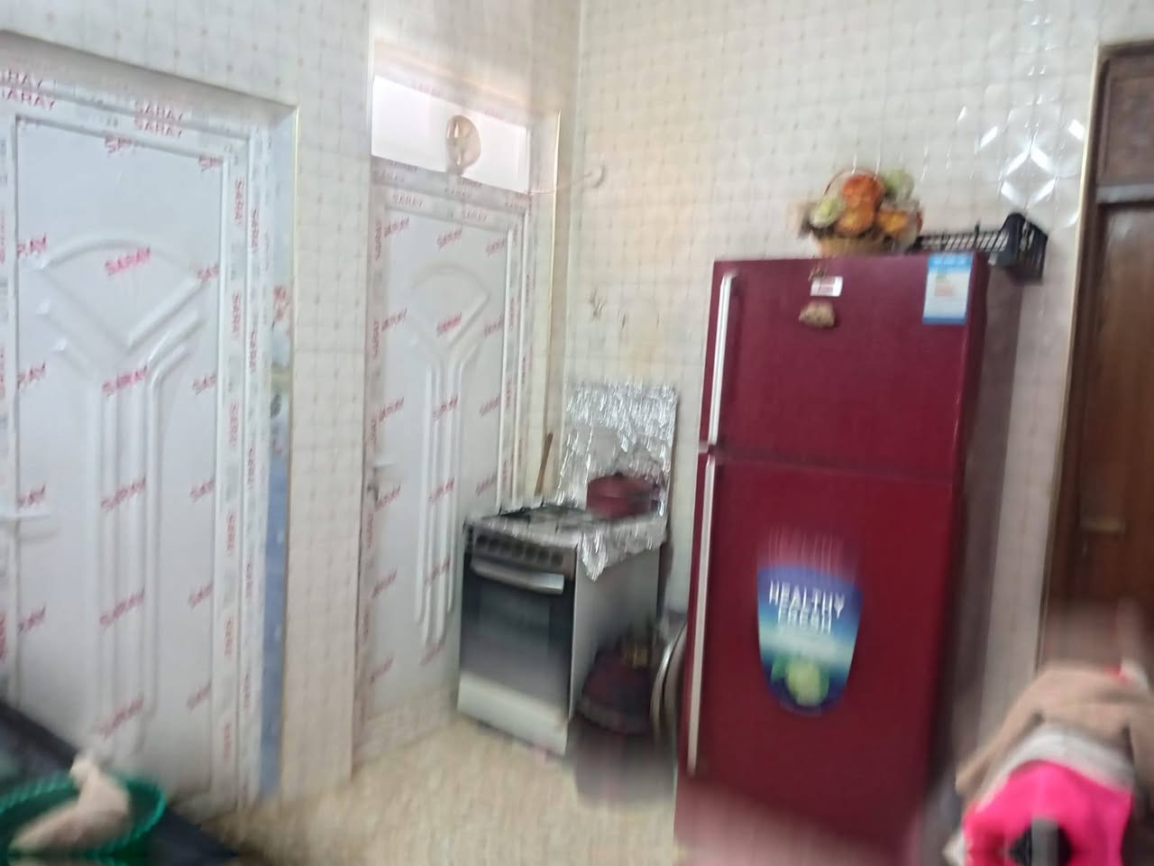 السلا م عليكم بيت للبيع 100 متر واجه 5 ونزال 20 السعر 60 وبي مجمع التوحيد بالبدايه الاتصال على الرقم ***********
