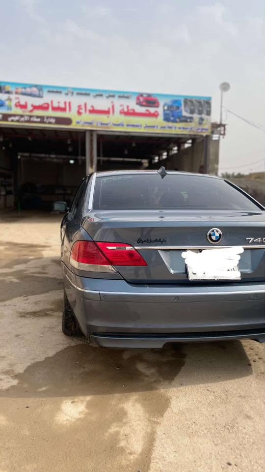 موديل 2007. محرك 740. 8 سلندر
*********** تحكم كشنات تبريد كشنات. تبريد خير من الله 
تخم تاير.   كير جر جديد محرك نضيف  لا تنقص ولا تبخر. 
سياره مال جناي بيبان شفط مثبت  سياره ترقيم جديد بس دفع كمرك  مرقم سعر 110 وبيه مجال
