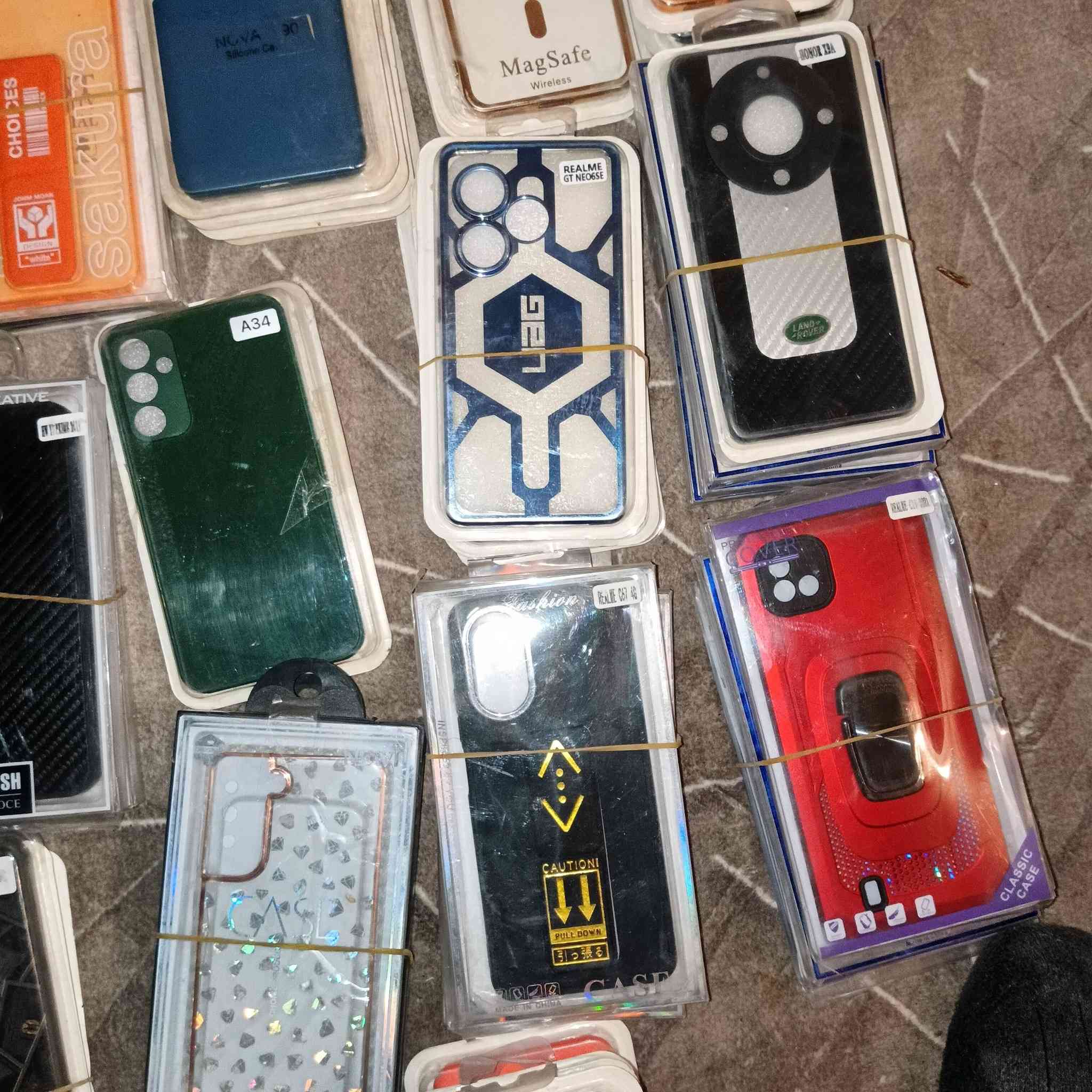 عندي كفرات كل موديلات حديث. ابيع. شلع  ريدمي  ريملي سة مسونج انفينكس  پوكو هونر كل انواع مشكل  انا محتاج عزل محل    ١٠٠قطعه كيبل هديه      ٨٠٠ قطعه كفرات سعرهم ٢٢٥الف توصيل مجاني اي محافظه   اي يحب يريدها  تعال خاص او. ارسلي واتسئاب ***********
