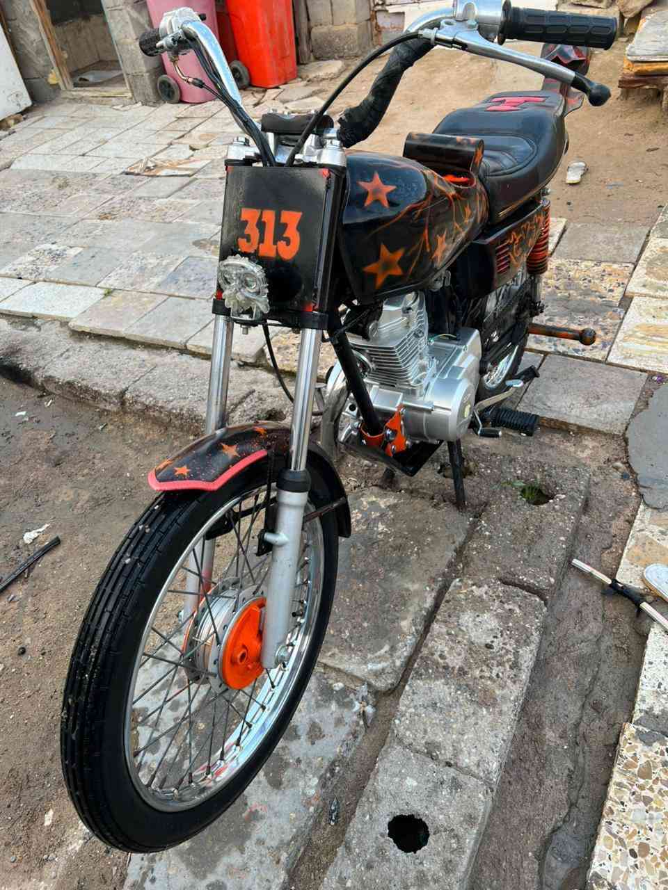 السلام عليكم
دراجة ادوات للبيع بسعر 650 وبيهة مجال قليل للطيبين 
تعميرة صبغ حراري مو لزكات مكينه امتياز توة شادهة الدراجة مكفوله من السرقة ومن الحجز  
للتواصل ***********
