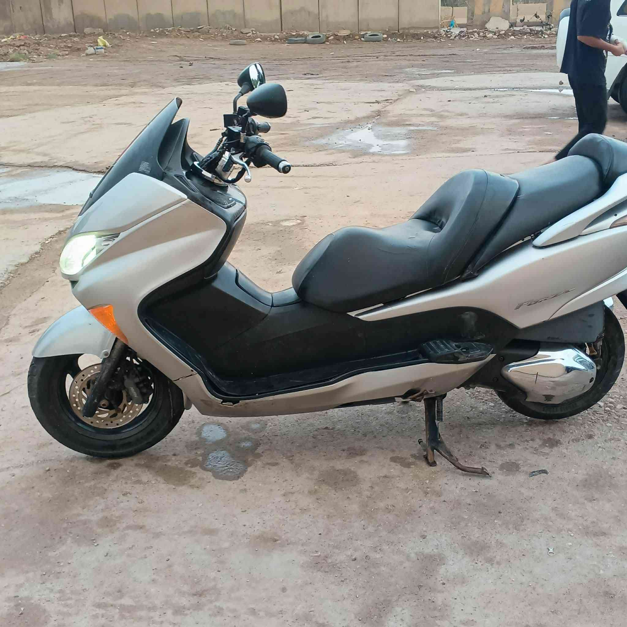 سلام عليكم للبيع فورزه صفر ٩ المكان واسط الكوت الحرار المزاك سعر مليون 
***********
