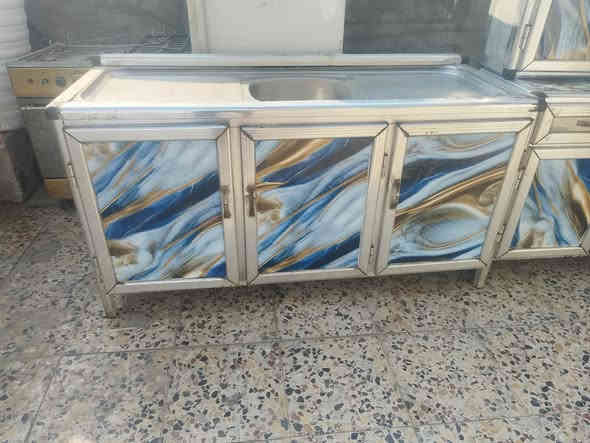 سنك متر. ونص ارضي ملحق مترين سعر. ١٨٥. نهايته.
المكان ابو. غريب الناحييه

***********
