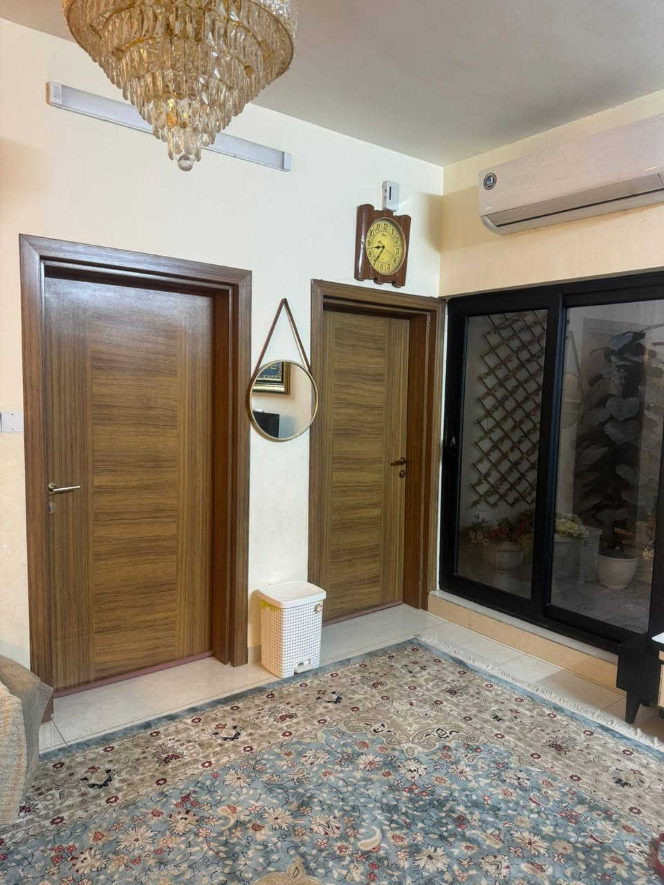 يعلن مكتب عالم العقارات🏠
السلام عليكم 

سعره 350 وبي مجال 

للبيع للبيع دار مساحه 150 متر

 واجهه 7ونص نزال 20 

بناء سنه 2022

العنوان : بغداد حي الجهاد الحمدانيه خلف شارع 15 
 
يحتوي على كراج كبير
 وحديقه صغيره
واستقبال ومطبخ 
 وصاله كبيره 

غرف عدد 4

صحيات عدد3 

مناور عدد2 

بيتونه وسطح كبير 

* ملاحضه : شغل راقي و ب أدق التفاصيل

للاستفسار / ***********
***********
يوجد لدينا عقارات جميع مناطق حي الجهاد ومختلف الاسعار .
