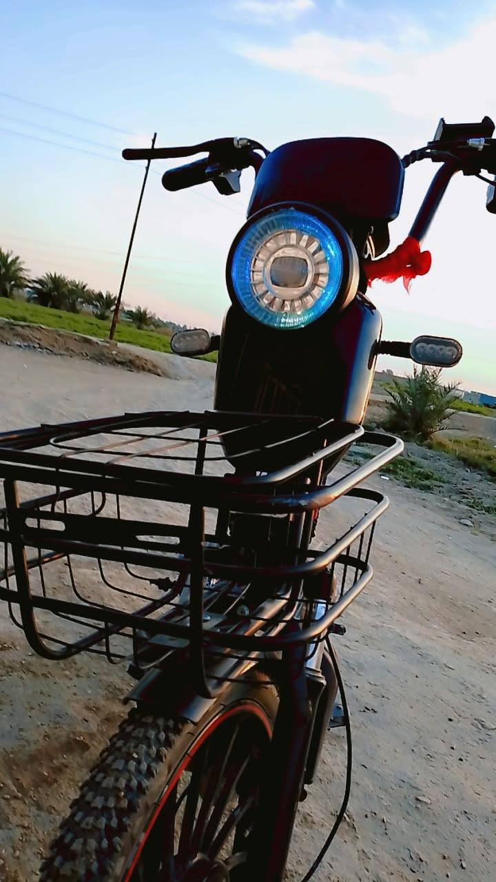 سلام عليكم
بايسكل شحن حجم 20 

السرعه88
عدد البطاريات 4

سعر350وبيه مجال بسيط 

للستفسار اتصل: 

***********
