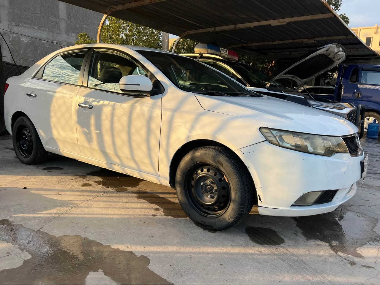 سلام عليكم

#سيراتو موديل 2013 خليجي محرك 1600 دوش كير 6 نمر رقم سليمانية تريد تحويل وكالة موجودة السيارة كير محرك تبريد تدفئة حدادية كاملة مابيها نقص مواصفاتها حساسات خلفية تحكمات ستيرن اشاير بالمري مري شفط شاشه 

بيها صبغ قطعتين وتبديل 3 قطع بلادي بدون حادث بدون دواخل اقل الحزام

مكانها كربلاء والسعر مناسب 82 وبيها مجال

*********** كربلاء, العراق
