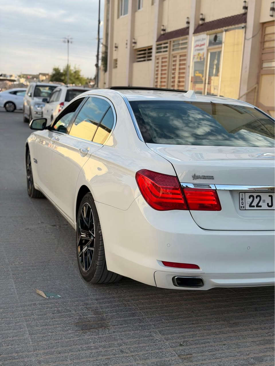 سلام عليكم خليجي وكالة العروش  BMW740 f02 للبيع السيارة مصروف عليها جديدة ونضيفة وحدادية جديدة كير مكينة بلادية  داعمية M بيبان شفط شاشة حساسات كامرة رادار السيارة جديدة ونضيفة وترايك للمريخ بيها خمس قطع صبغ بدون اي ضربة جان شخوط بيها واضحة وصبغتها ويل 19توسايز لو الداخل برغندي شاشات خلفية شغالة تبريد ثلج كلشي شغال بيها على وضع الشركة بس  للتوضيح السيارة بدون اي ضربة السعر 158وبيها مجال مكاني نجف قرية الغدير 
الرقم *********** النجف, العراق
