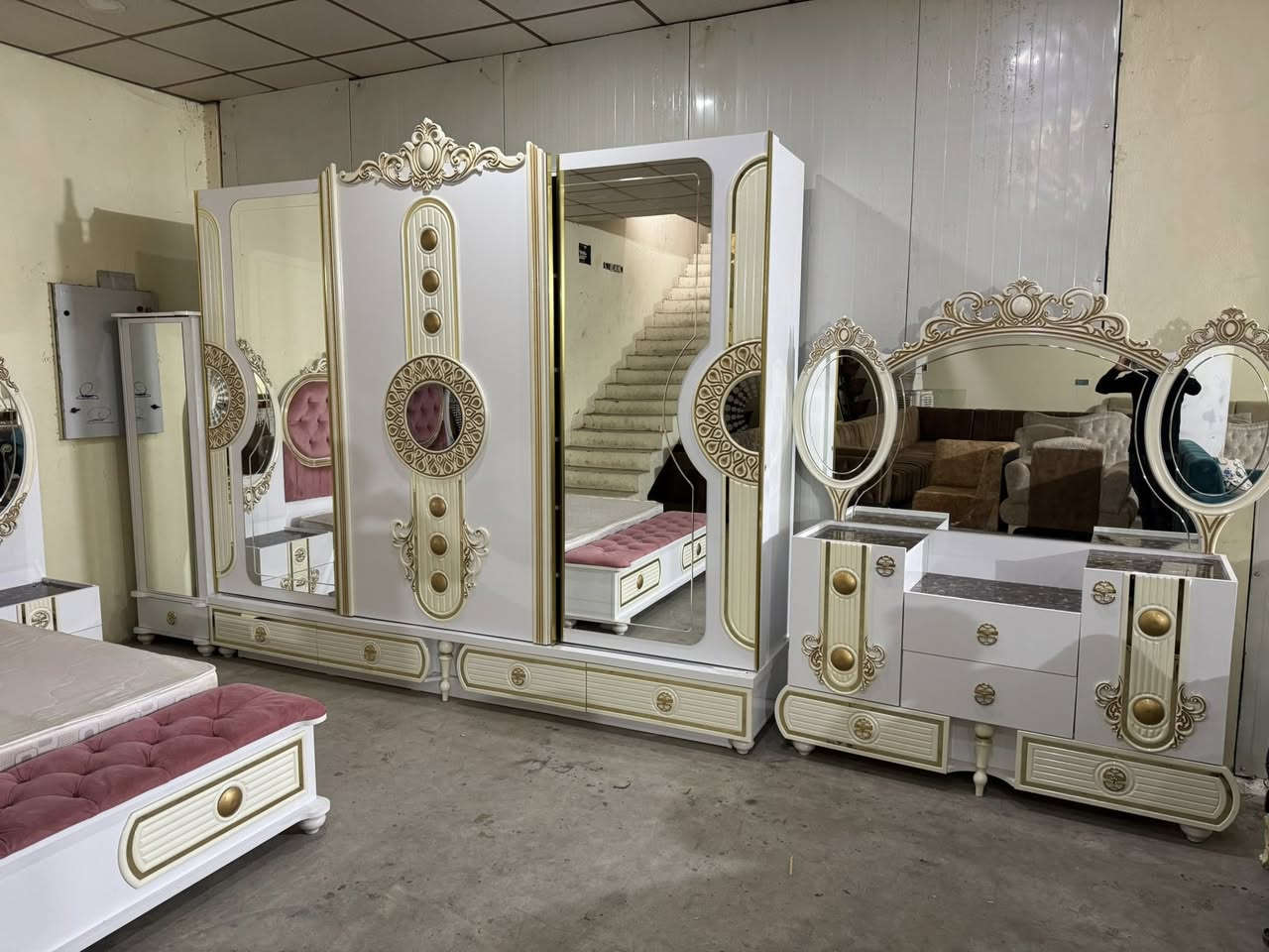 ژوري نوستن شتيكي زور زور جوان باك شتيكي تايبت
توركيه (7)پارجيه نأو نيشان كه لار ناو مزاد خانه كونه كه 
پشت مكتب ليلا قاسم (پيشانكاي هاوكار زه نكنه) 
هه ر به ريزيك ويستي تليفون به كات به م ژماريه 
(***********)
