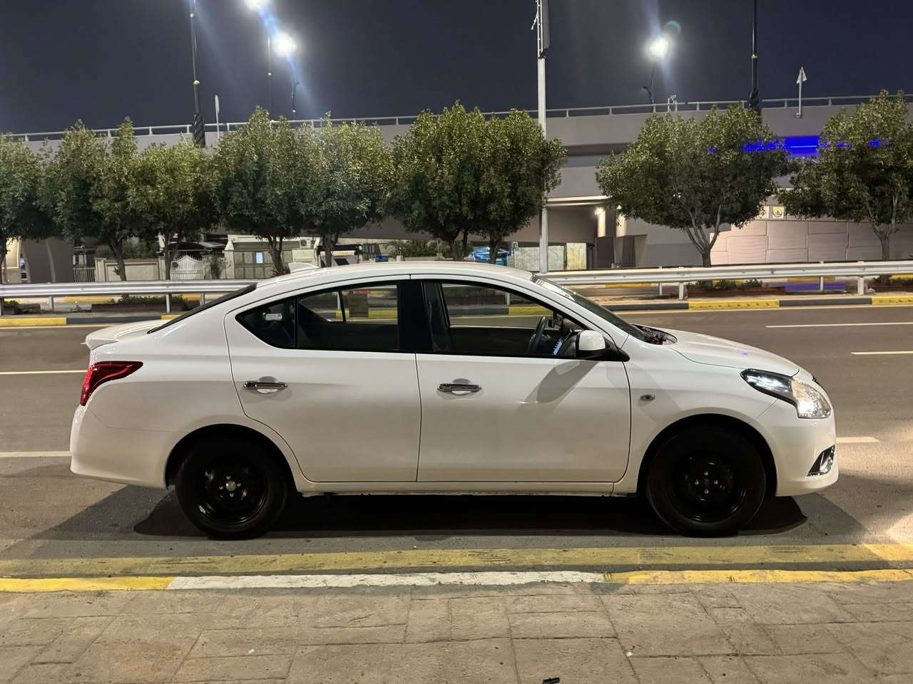 السلام عليكم
نيسان سني2024 هندي ابو البليته الزركه
ام الضمان شركه السور
مكفوله كفاله عامه
شاشه وكامرا
رقم بغداد سنويه جديده
كشنات 3d+ ارضيه جلد وسفاري
السعر 132 وبيها مجال بسيط
ماشيه 11 الف 
مكان السياره بغداد
الرقم
***********
