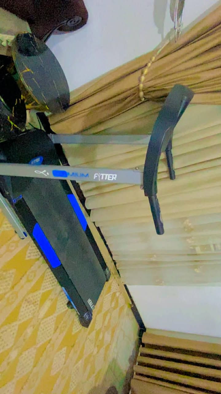 جهاز جري مستعمل قليل  جهاز كلشي مابي سرعته 100 بي قياس لنبضات لقلب ومده جري لجريته انت ومكفول لجهازز ولله العضيم لتواصل على رقم *********** او مراسله لصفحه
