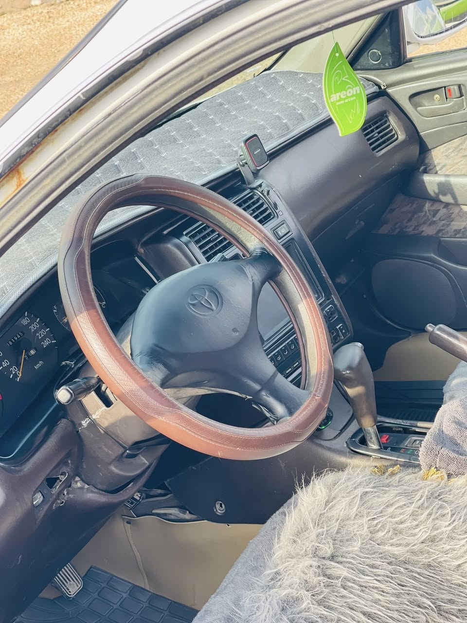 كرونه مديل 92 جاهزه ونضيفه كهربائيات كله شغاله من طول لطول حداديه أماميه جديده وغرفته حلوه تبريد ثلج ❄️ تخم تاير جاهز ع آخر حبايه ((بيع ب48 او مراوسه بأفيو مفتوح او أوبترا فقط اوتو ))/مكان المشخاب سنويه ساقطه ينزل من سعره شرط المداور رقم نجف وسياره كفاله من كلشي عدا ضربه شبر بجه جاملغ الخلفي غير هذا ماكووو رقم تلفون ***********
