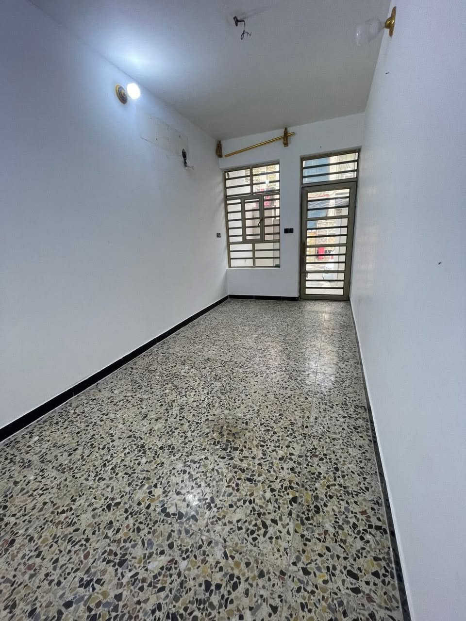 مشتمل للبيع 57م
واجهة 3 ، نزال 19
طابق اول يحتوي ع استقبال وصاله ومطبخ 
وخدمات وغرفة نوم
وطابق ثاني غرفتين نوم وخدمات

📍موقع البيت : العقاري قرب مدرسة التربية

للأستفسار مكتب ارض الخيرات
*********** حسن العقابي
@الجميع
