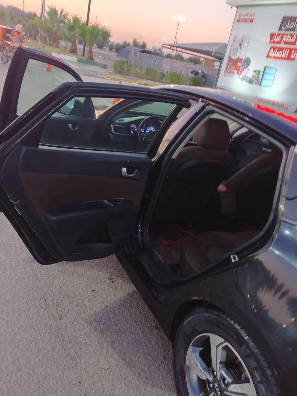 كيا اوبتما موديل 2019 رقم بغداد 
معوقين بعدله 6 اشهر تصير حرة 
ماشيه تقريبا 85 الف 
حادثه بسيط موضح بل المنشور 
السعر12500 يعني 125 ورقة 
وبيه مجال بسيط 
الاستفسار عل الرقم 
*********** 
بي واتساب بغداد, العراق
