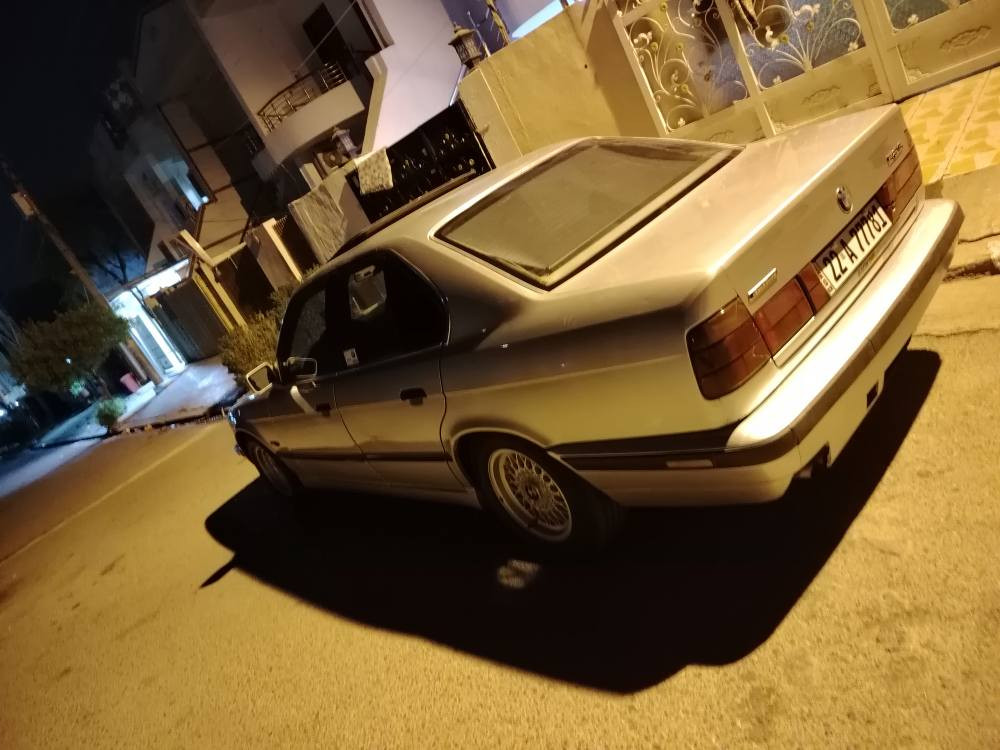 سڵاو چۆنن جەماعەت بیم مۆدیل 1991سەیایکی پاکو بی مەسروف کاڕەبای کامل ئیش دەکا بی جاملغی پیشەوەی لای سایق قنجیکی بجووکی هەیە بە تاحدیل ساڕد هاتۆتەوە بی ماعجوونە چواڕ ویلی بیلادی لەژیڕە چواڕ تەیای تازە رەقەم و سەنەوی نویە دەفتەڕ بەنزینیشی هەیە سەحڕی 68وەڕەقە مەجالیکی کەم برایانە گەڕ موشتەڕی نی تیل مەکە لەگەل ریزم ***********وەتساپی لەسەڕ كركوك, العراق
