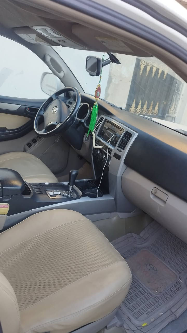 فور رنر 2005 سنه سلندر سبع راكب مكفوله من الصبق واعد جو رقم  الخلفي جنطه شفط كير  مكينه حداديه وتبريد وتدفع خير من الله  وتخم تاير سعر 115 وبيها مجال بسيط ***********
