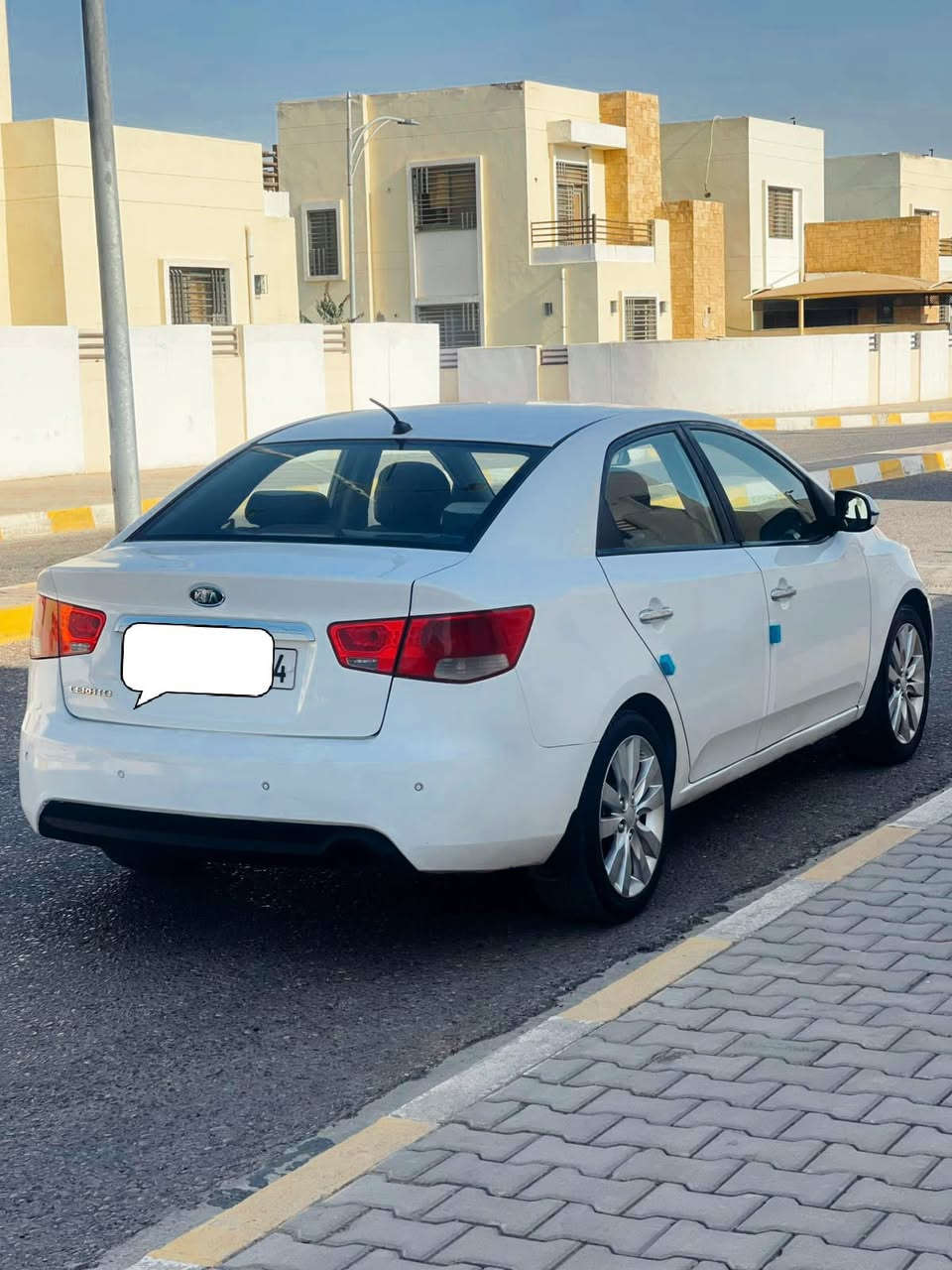 سيراتو 2013 للبيع مكفولة بسعر مناسب 104 وبيها مجال بسيط سياره جاهزه من كلشي كير مكينه صدر تبريد تخم تاير   
رقم هزه كله جديد مكان السياره تكريت مجمع بيتي 
***********
***********
