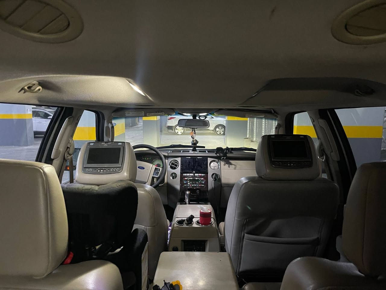 اكسبديشن ٢٠٠٨ خليجي
رقم سليمانيه بأسمي / سنويه لغايه ٢٠٢٩ 
محرك ٨ سلندر 
كشنات كهربائيه تدفئه تبريد 
 ثلاجه وسطيه كبيره
كراسي Vip 
تايرات جديده لوك 
باتري جديد 
 تحكمات ستيرن  
السياره نظيفه بدون نواقص 
بيها نص جاملغ امامي صبغ
دوسات كهربائي 
لايتات ليد ابيض عالي ناصي و سكن 
   مكان السياره بغداد 
السعر ١٣٢ ورقه وبيها مجال للشراي  
معلومات أكثر الاتصال او وتساب على الرقم 
***********
