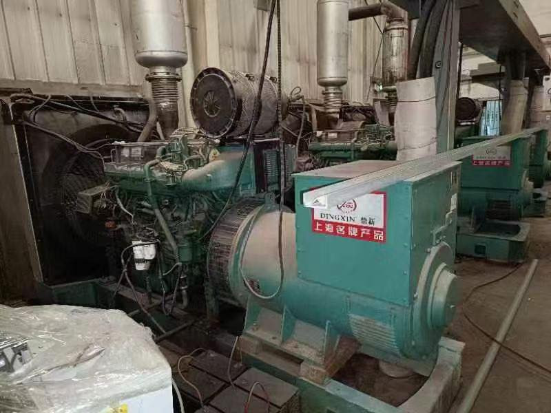 السلام عليكم 
كمنز  أمريكي 5 ونص. انجكتر زيتي 
400kva 
ساعات العمل اقل 500 ساعه 
وضع بلاد شركة  
🚚يوجد توصيل الى جميع المحافظات وبضمان🚚
🚚كياندن هةية بو هةموو شاركان بةكرينتى🚚
 للاستفسار:
 ابو علي 
***********
***********
***********
