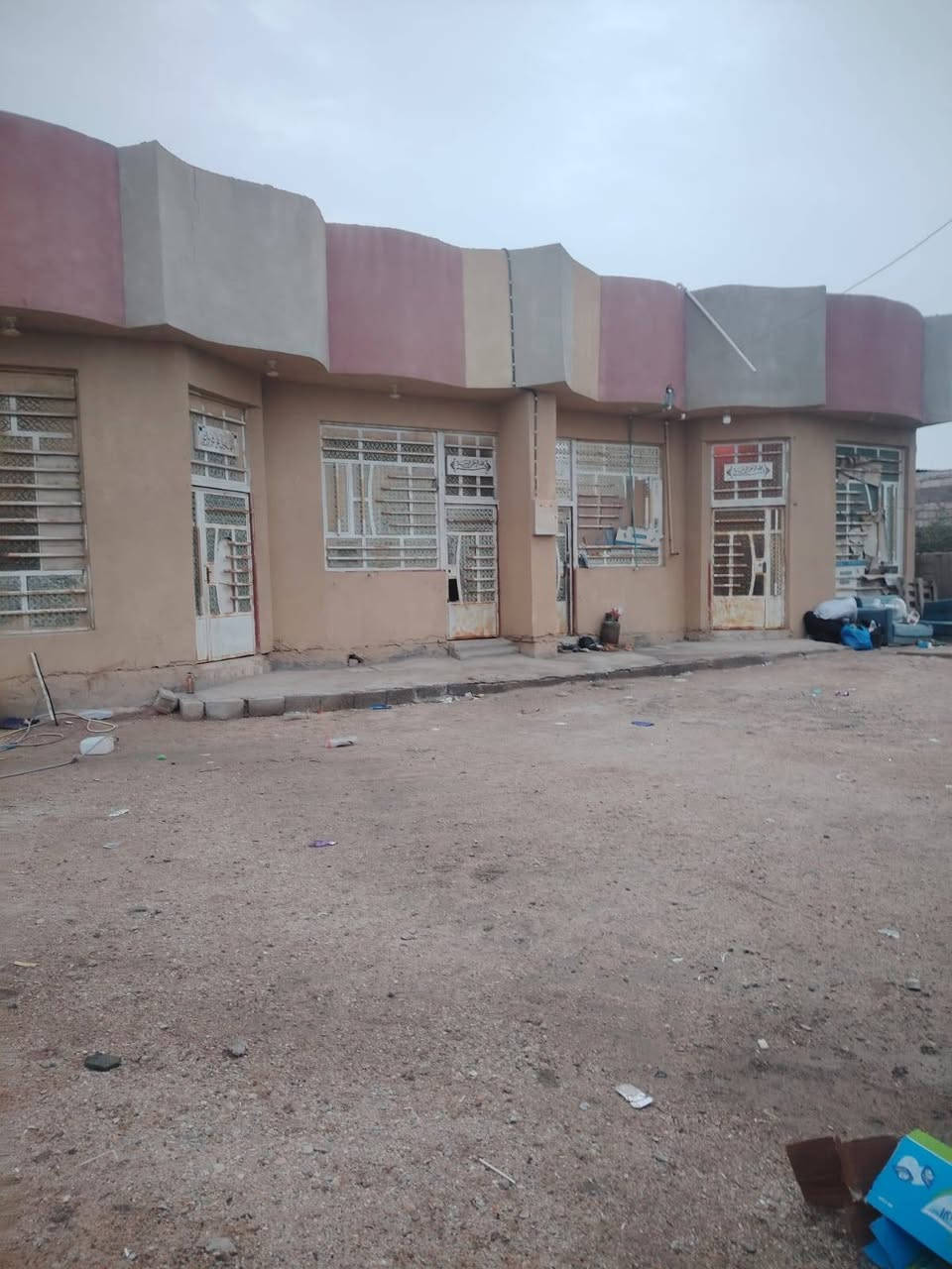 مساحة القطعة ١٠٥٠ م متكونه من ثلاث بيوت وحسينية التواصل على الرقم التالي *********** البصرة, العراق
