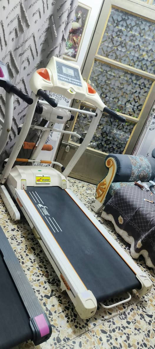 اجهزه  جري للبيع  الرصاصي شغال  وال ابيض عاطل  باله سعر الابيض ١٥٠ والرصاصي ٢٠٠ ستفسار *********** عنوان بغداد حيور
