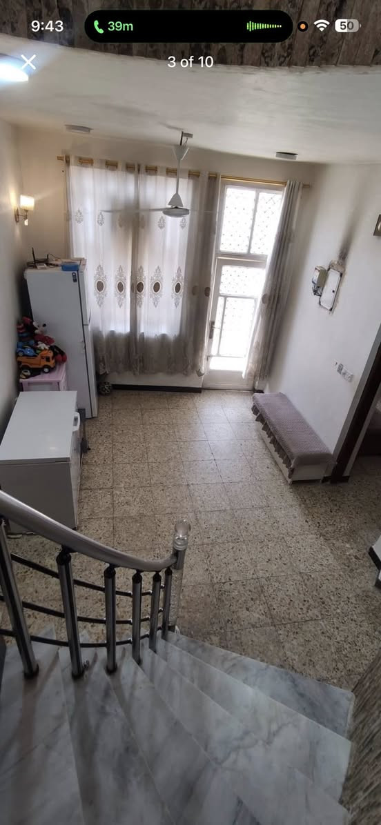 السلام عليكم 
بيت في شارع ٨٠ مقابل مول نون  طابو زراعي سند ٢٥  
مربع 10*10
بناء سنه ٢٠٢١ 
بناء حديث درجه اولى 
طابقين غرفه جوه وغرفه فوك  هول صاله مطبخ مجمع صحيات داخليه وخارجيه عرض الشارع ٧ متر 
قريب ع الشارع العام عرضه ٢٥ متر يربد بين ٨٠ ومول حمورابي
***********
مهندس علي
