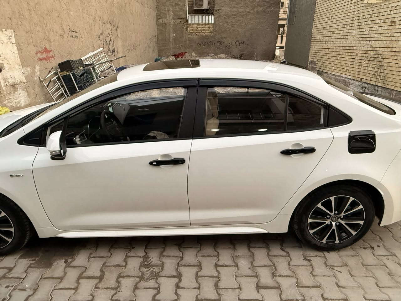 سيارة كورلا هايبرد للبيع موديل 2025 امريكي
السيارة مكفولة عام 
ماشية 14000 
السيارة بصمة حساسات كامرة خلفية تحديد سرعة اوتو هولد تحكم ستيردن 
رقم بغداد 
السعر 24 مليون 
***********
