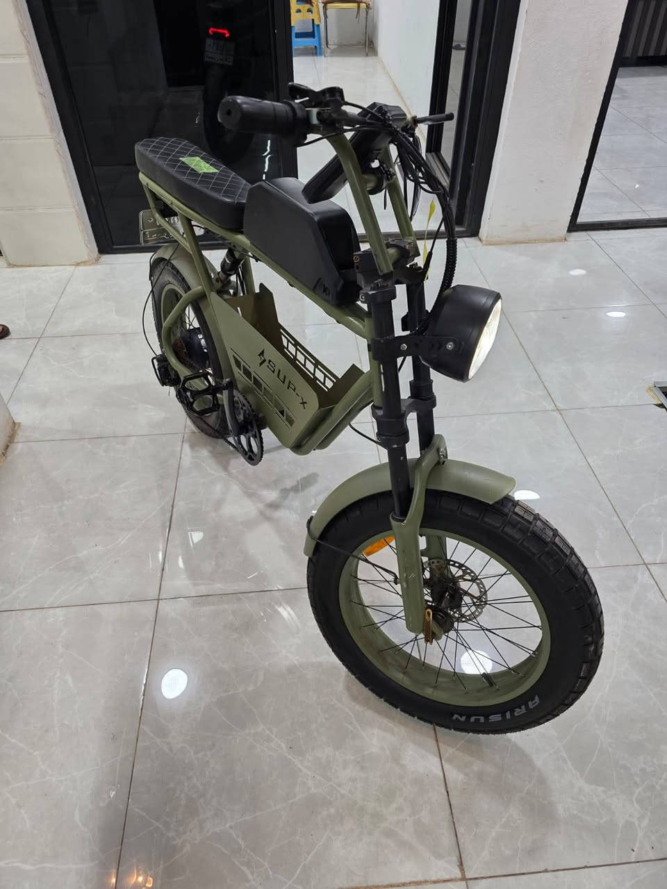 السلام عليكم
بايسكل هايبرد ⚡
الصناعه أمريكي 
كير 7 نمر 
بطاريه هايبرد 5 سراعت 
ماشي 131 km زيرو 
لايت عالي ناصي ثلجي 
صطاب خلفلي زنون 
بريكات دسكات مستشعره عنده الحركه 
مثبت سرعه 
نظام جيبأس 
تيارات جبلي جوبلس 
اي استفسار عن سعره الإتصال 
***********
