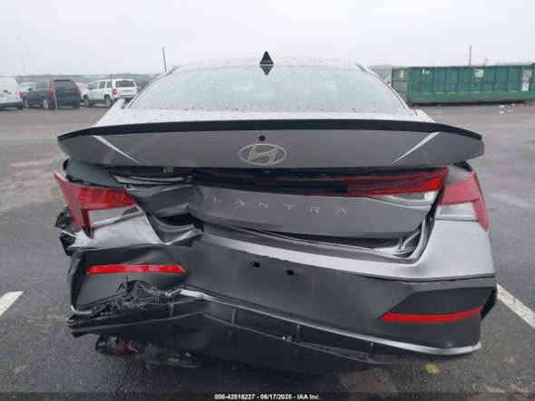 2025 HYUNDAI ELANTRA SEL SPORT
اللون/سلفر
/عداد المسافة   1,078 mi
المحرك :2.0L I-4 DI, 
القيادة :تعمل وتسير 
 المفتاح  :  موجود 
الحادث : كما موضح في الصور
تاريخ المزاد :15/12/2025 الساعة 4:30م
شراء و شحن السيارات من كافة المزادات الامريكية و الكندية الى العراق و الاردن و الامارات بأنسب الاسعار و اسرع الاوقات  كما توفر لكم الشركة في مقرها بالاردن صيانة السيارات باسعار مناسبة  ثم شحنها وتخليصها  الى كافة المحافظات االعراقية وكردستان  ومع ضمان لكم سرعة الانجاز بالطرق  القانونية وبناقلات عراقية كما توفر لكم الشركة خدمة بيع سياراتكم في معرضها الكاىن بالزرقاء بالمنطقة الحرة لمن يرغب  بدلك لمزيد من المعلومات يرجى زيارة مكتبنا الكائن في بغداد -صليخ_شارع ل٦٠٠/شارع التفاحه / (مكتب الرحمن )  او الاتصال على الرقم 
 ***********
ومقرنا بالاردن -المنطقة الزرقاء المنطقة الحره/شارع ١٧ (شركة قمر المدينه)
عمان: 009647708710458
