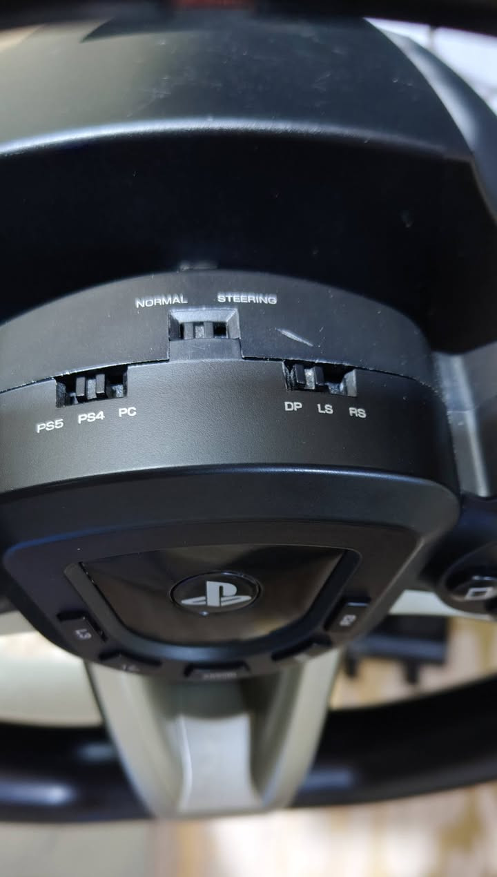 دركسون نوع HORI كلاسيكي يرهم على pc /ps4/ps5 شغال نضافه 90% فقط يحتاجله سبرنكه جهه وحده ترجعها بيدك ماترجع بحدهاء للتواصل *********** واتساب فقط
