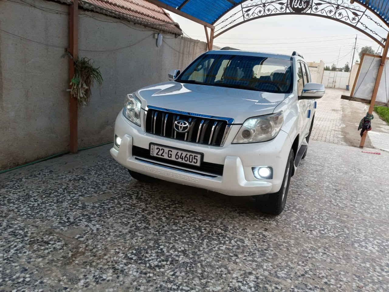 السلام عليكم للبيع تويوتا ابرادو موديل 2011 مواصفات سبير تعليك بلادي مري كهرباء شاشه كار بلي 4 سلندر مكينه وكير مكفول مامفتوحات عل وضع الشركة ماشيه 174 لف حقيقي السياره مكفول من صبغ اوتبديل كفالة عامه وصور السونار بل المنشور تخم تاير وحداديه جديده رقم اربيل بسمي سنويه جديده هزه اوفحص مكان السياره بغداد السعر 235  اتصال ***********
