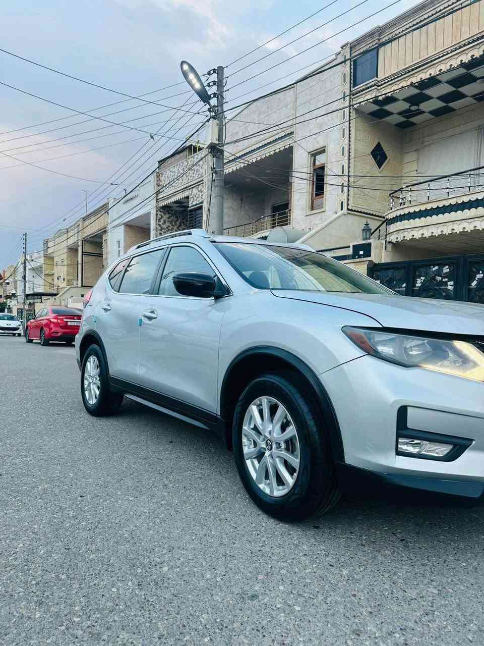 نیسان رۆگ 2020 Sv Awd   راداری پێش و پشت و هەردولاکان نیزامی ئیکۆ و سپۆرت و سندوق شفت  و دژە خلیسک و هەردوو کوشین گەرم  هەروەها ئۆتۆ ستۆپە و شەغالە  
دەرگای پێشەوەی سەکن بۆیاغە لەگەل بستێک دەرگای دواوەی  لە امریکا بێ بۆیاغ داخیل بوە  واتە لێرە  بۆتە بۆیاغ بەبێ ژورەوەیە بەشەرتی فعس   گێرو مەکینەو  بەردی گزۆز و رادارهەموی بەشەرت 
رەقەم و سەنەوی نوێیە و بەناوی خۆمە 
غرامەو بەناوکردن بەشەرت

***********
*********** أربيل, العراق
