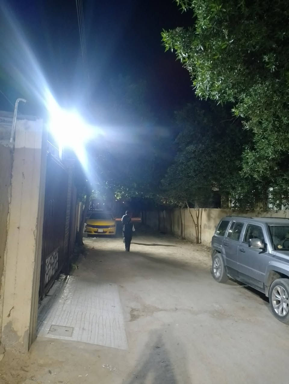 بيت للبيع بالفضليه يم الحسينه مال استاذ كمال بصف مدرسه الفرات او مدرسه محمد باقر الصدر صاير بين الشارعين شارع المواكب وشارع المدارس يم اسواق الفرات 
بيت طابو مساحته 184 متر بناء متوسط مو كلش قديم  نازل عن الشارع بس ك موقع كلش حلو بي غرفتين وصاله وديوانيه جبيره وطارمه للستفسار***********
