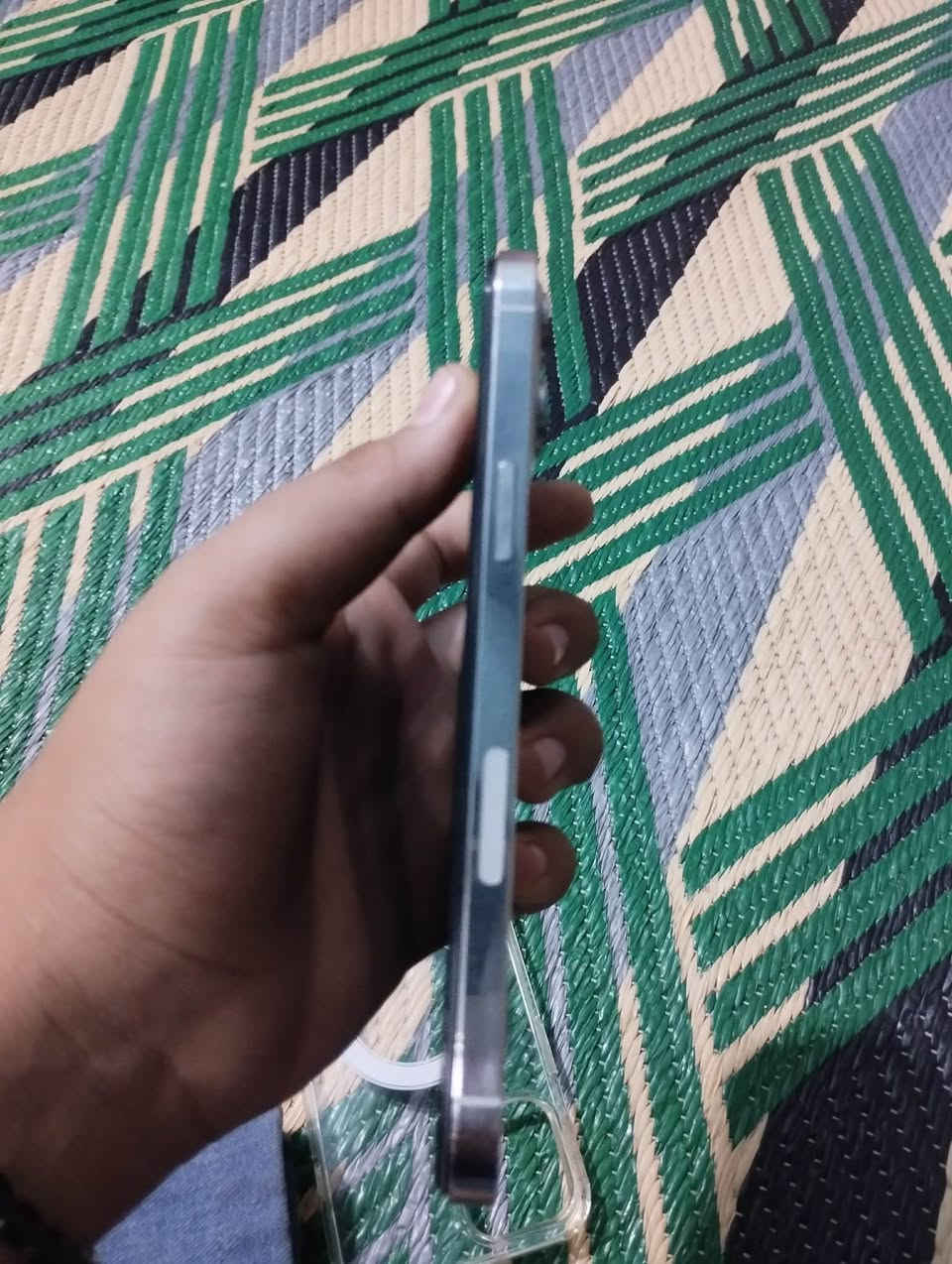 آيفون 12 برو ماكس البيع الجهاز مبدل شاشه وا بطاريه أصليات ذاكره ٢٥٦ البطاريه تقره ١٠٠ ألون المميز لأبيض مع كفر هدية سعر الجهاز 400 وبي مجال مكاني بغداد مدينة الصدر الرقم الهاتف ***********
