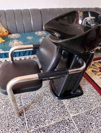 للبيع سعر 200وبيها مجال 07809630030