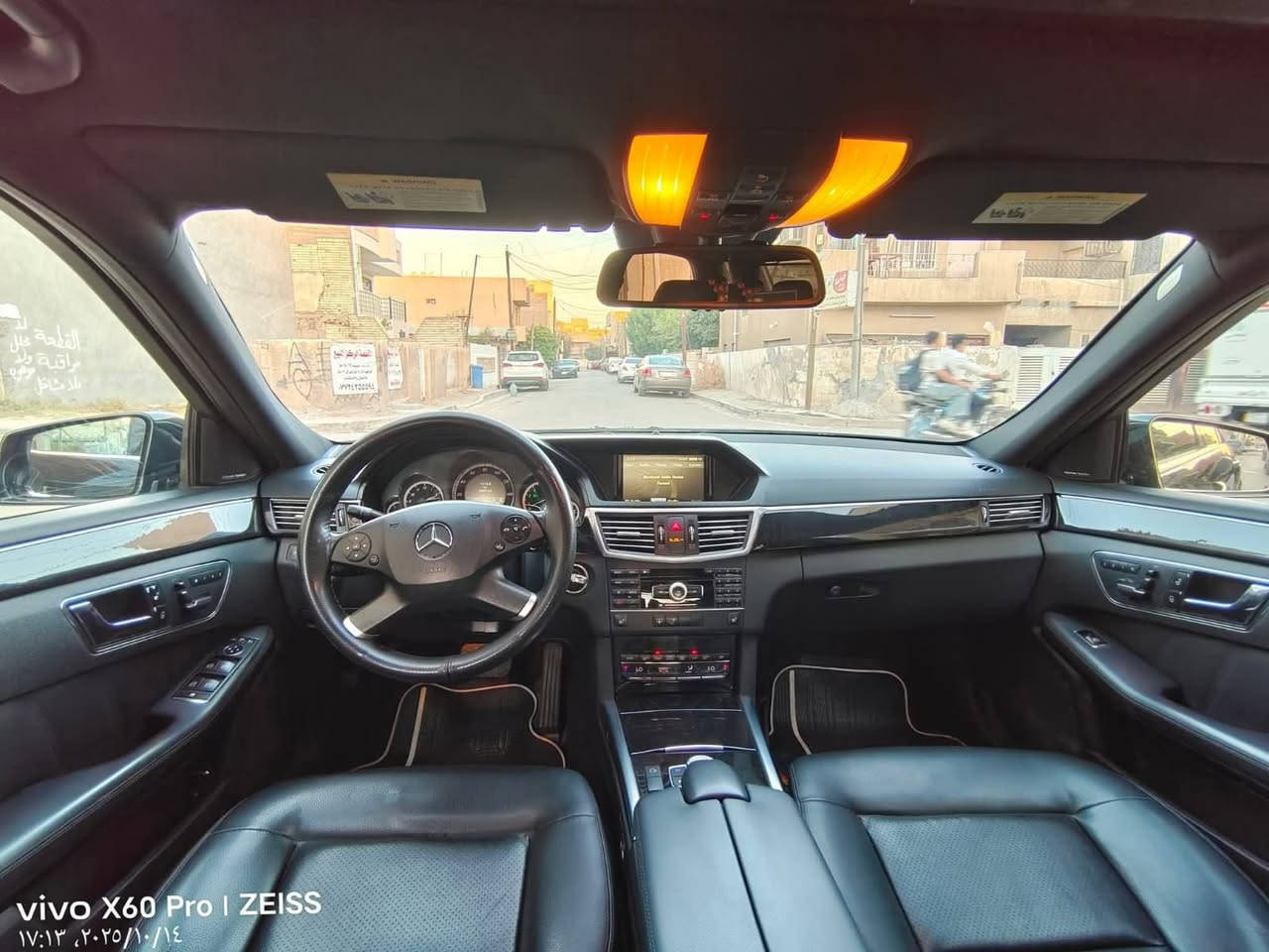 سلام عليكم مارسيدس بنز 2012  E-class 
E350
السيارة 6 سلندر  3.5 
أمريكية بيها صبغ السيارة رايدها ب120 وبيها مجال 
للاستفسار اكثر : *********** واتساب
