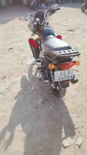 السلام عليكم شباب بوكسر للبيع مديل ٢٢ الدراجه مكفوله مكينته مابيه اي نقص مامشتغله دلفري استعمال شخصي مرقمه بسمي هزه جديده يعني ميحتاجله هزه كبل تحول الدراجه جديده كلش مكاتي الدوره ابو دشير الاستفسار تصل ***********
